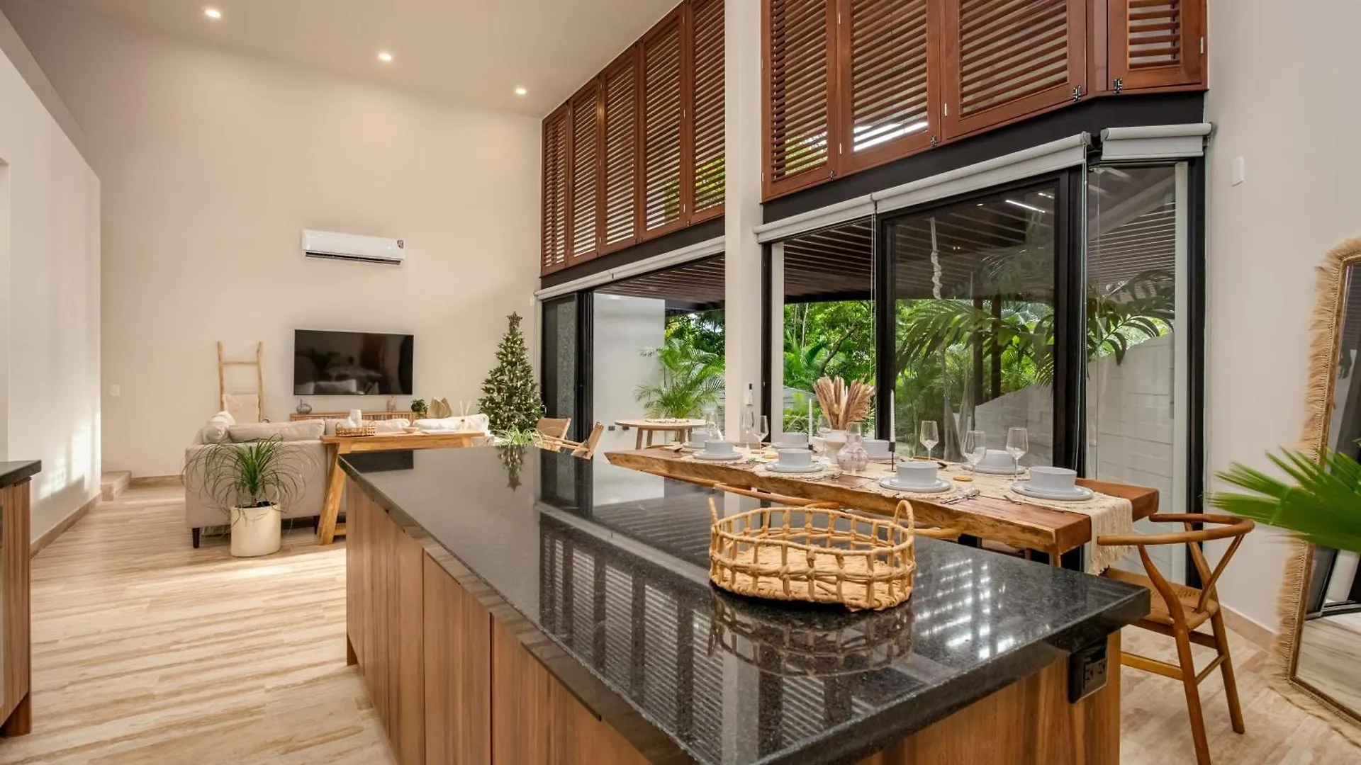 Chic Resort-Style Condo In Playa Del Carmen Tatil Evi