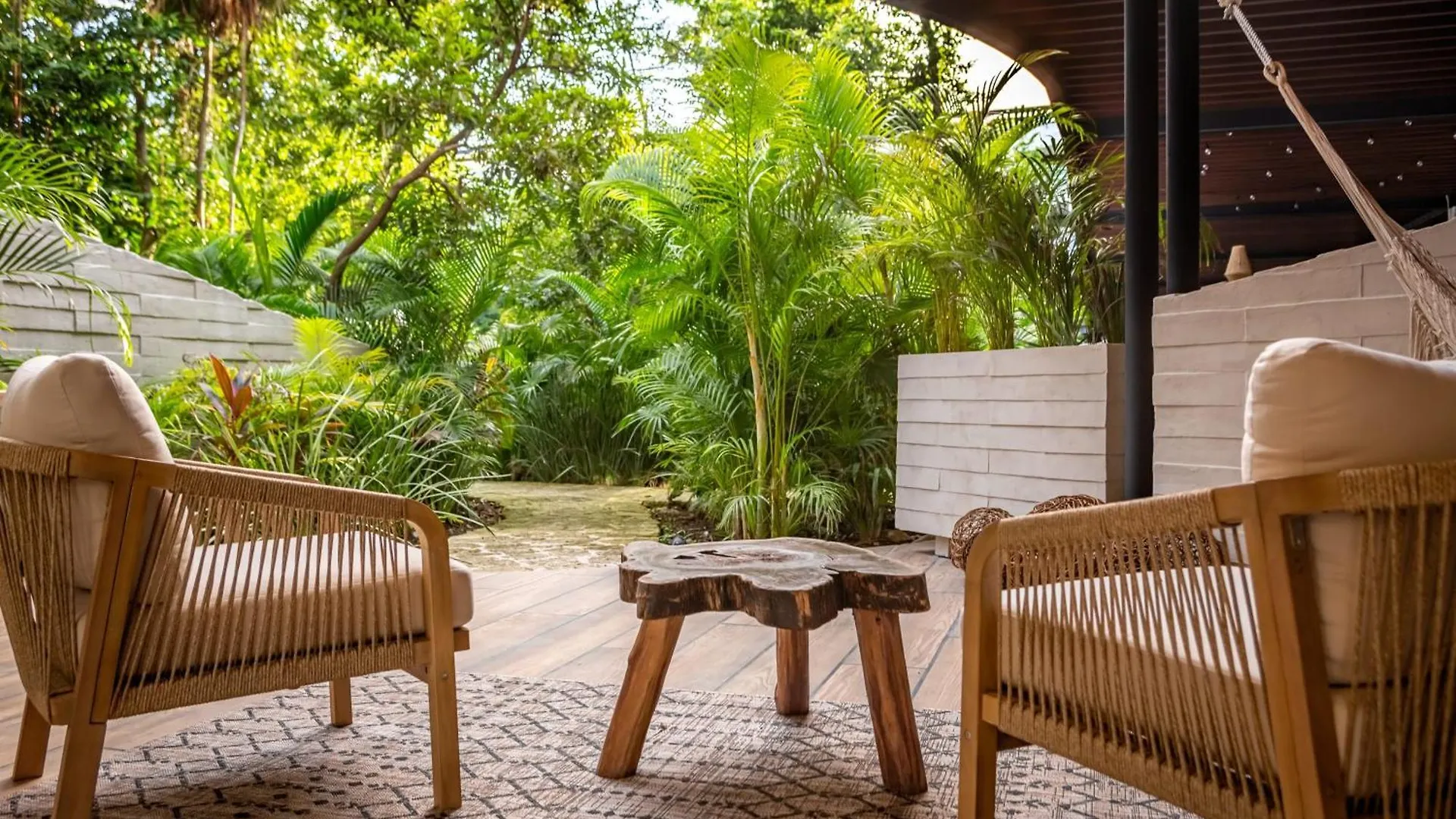 Chic Resort-Style Condo In Playa Del Carmen
