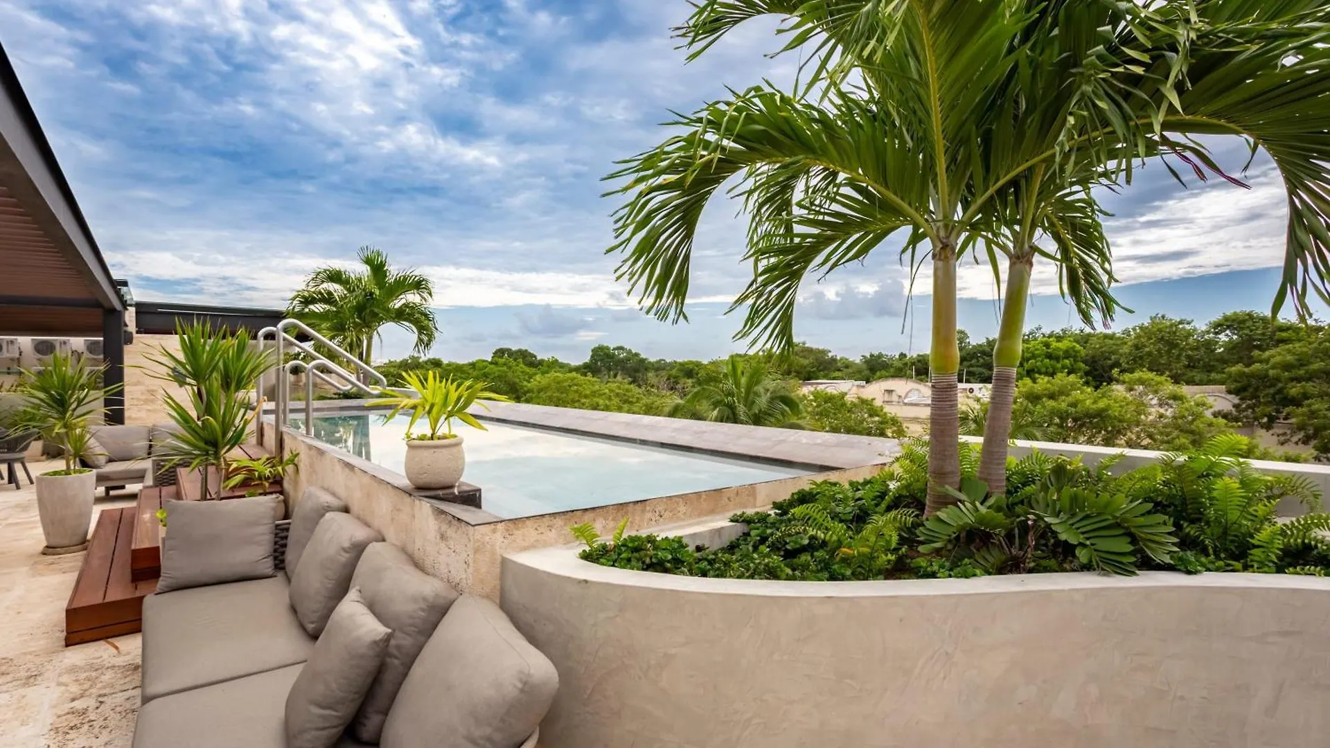 Chic Resort-Style Condo In Playa Del Carmen