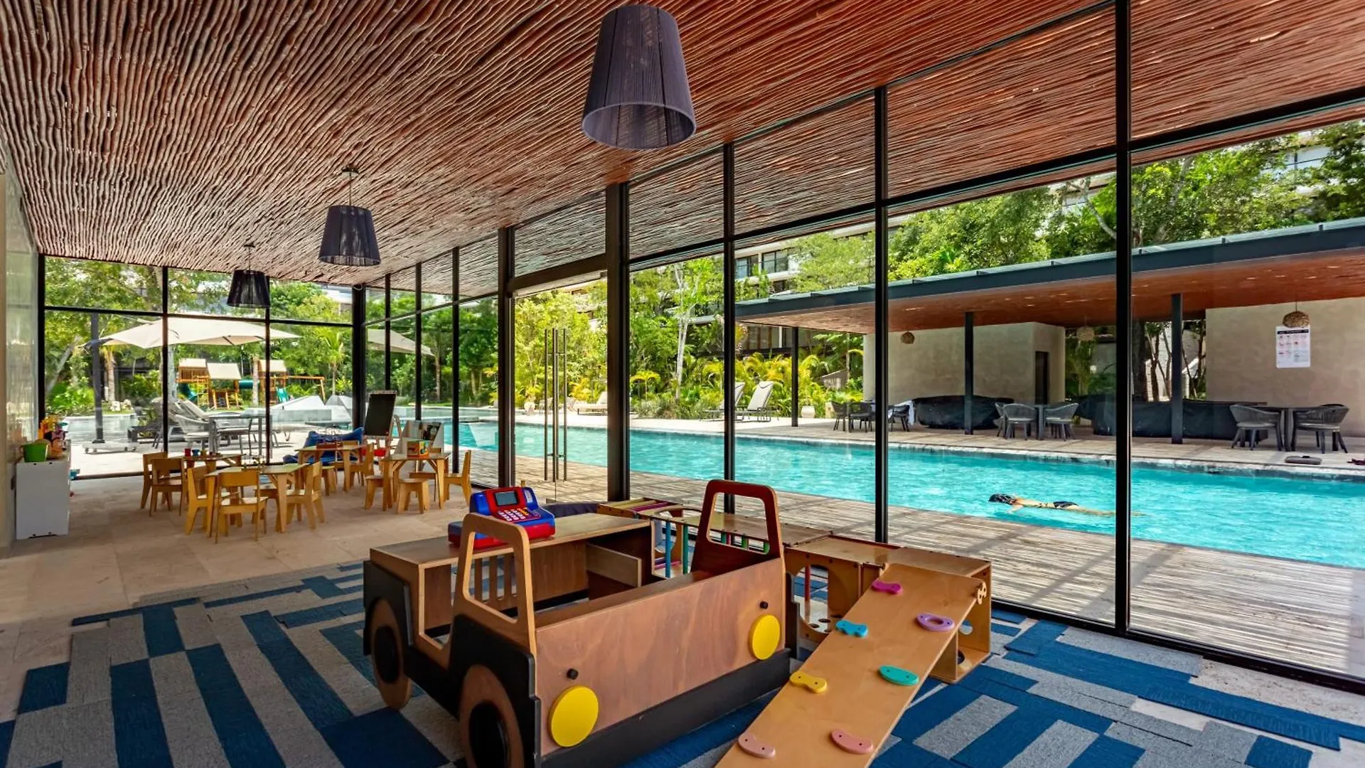 Chic Resort-Style Condo In Playa Del Carmen Holiday home