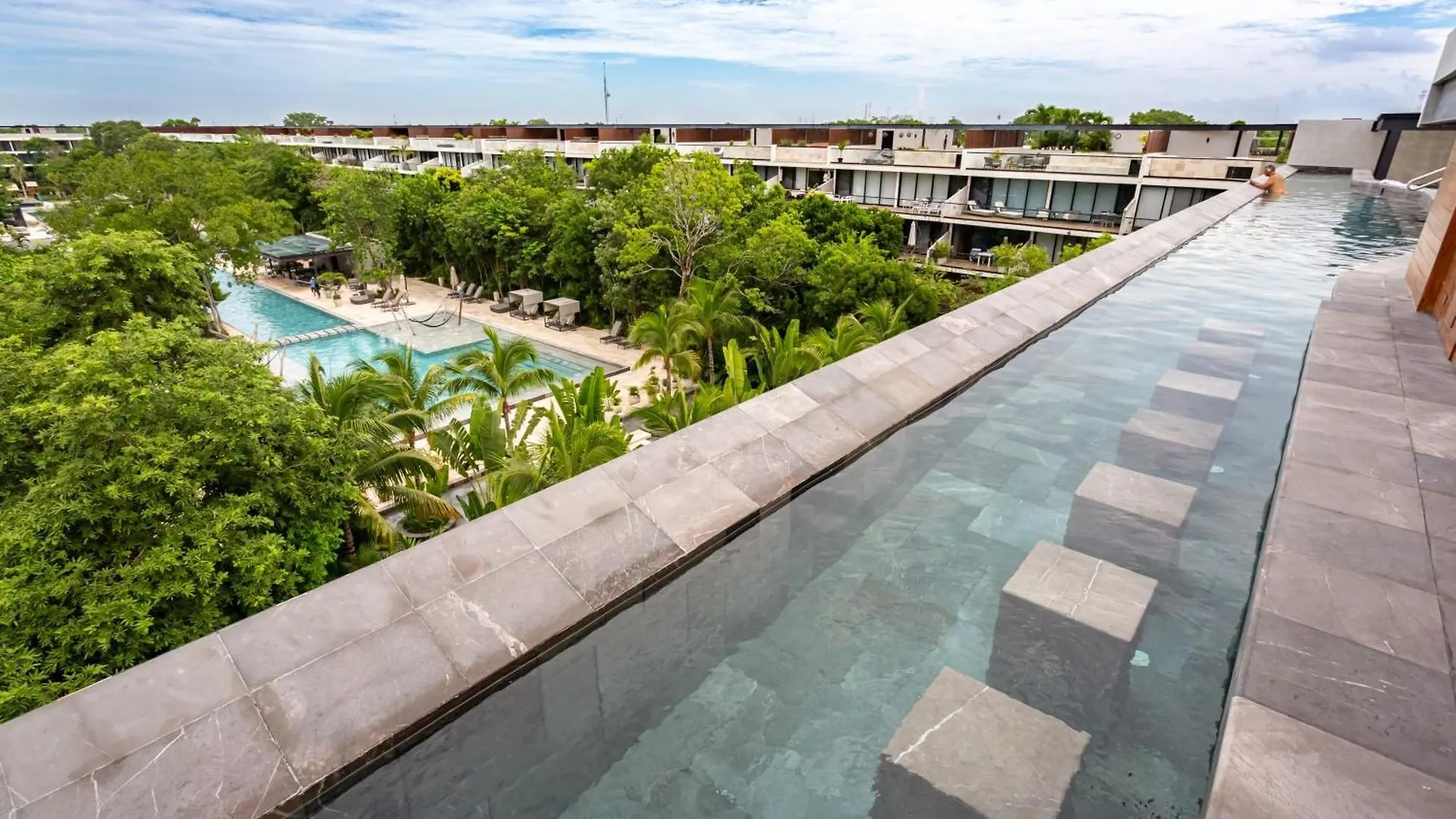 Chic Resort-Style Condo In Playa Del Carmen