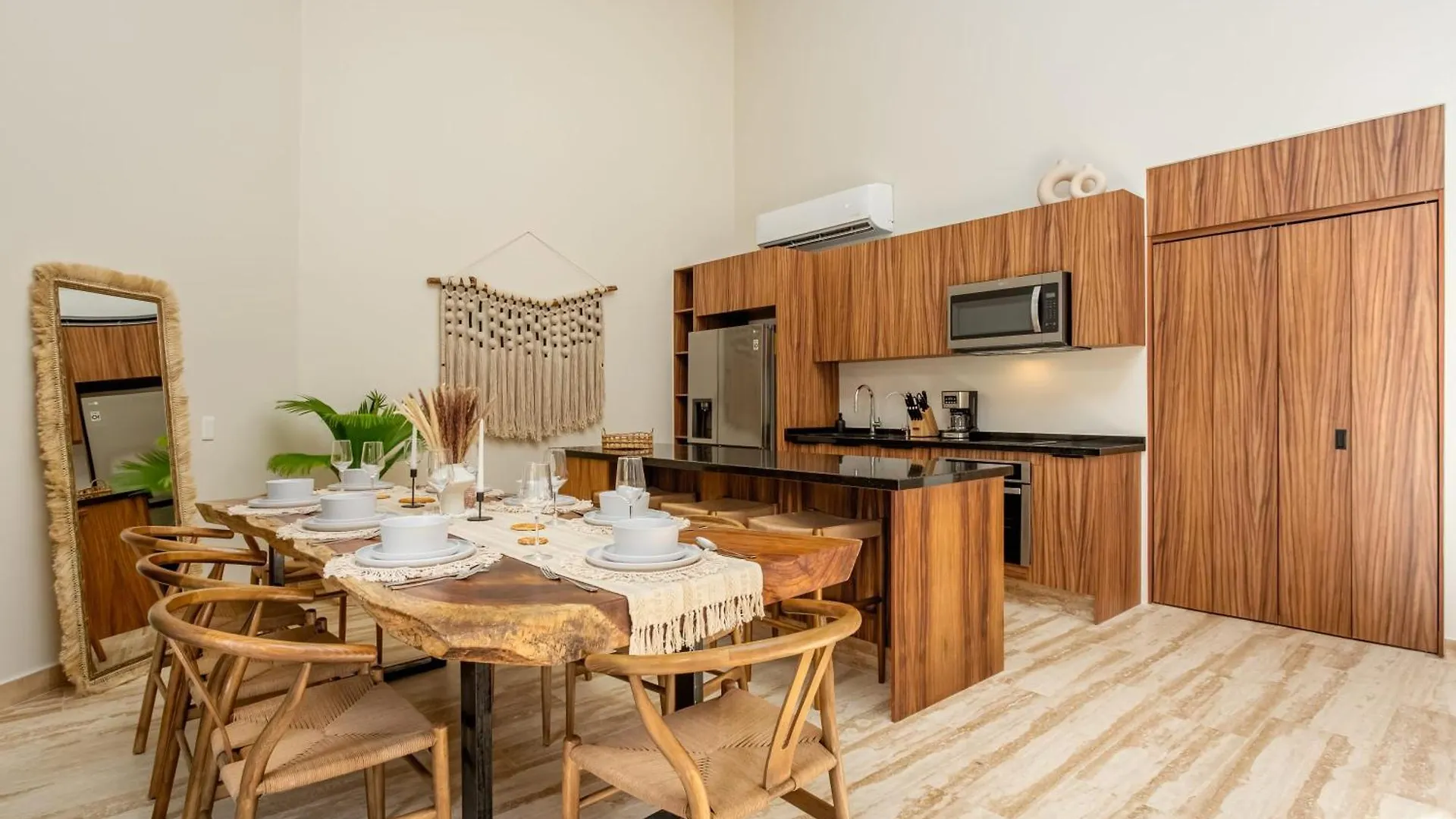 Chic Resort-Style Condo In Playa Del Carmen